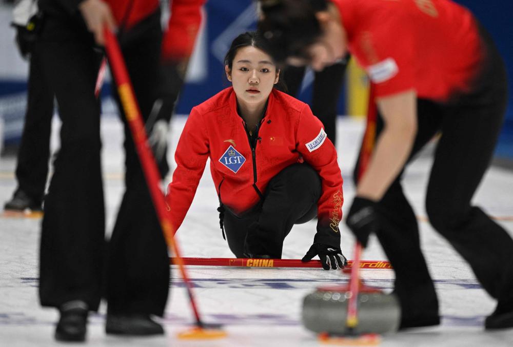 环球足球奖2025年度最佳球员候选：姆巴佩在列，巴黎8人入选